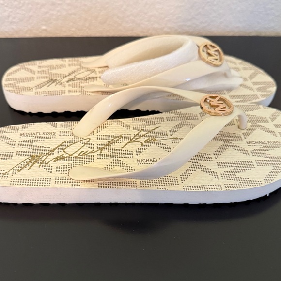 Michael Kors Cream Sandals with Gold Emblem - Picture 2 of 6